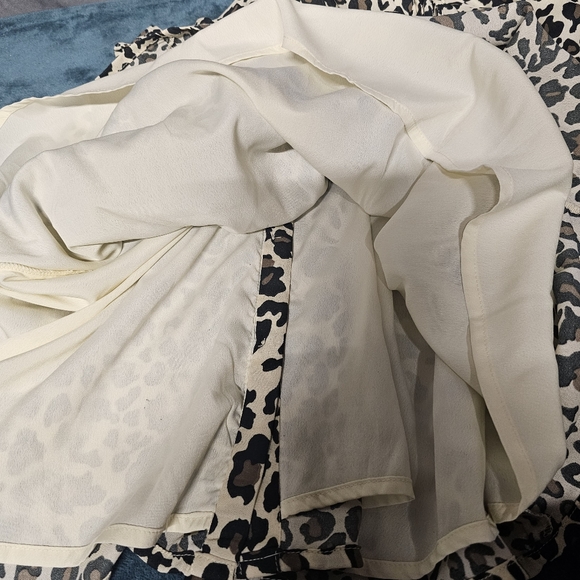 3/$25 ASOS Leopard Print Button Down Poof Sleeve Mini Dress size 6 - Picture 7 of 9